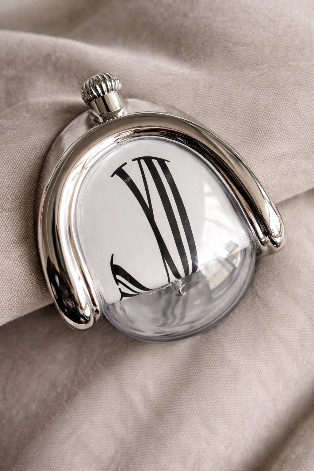 Modern Art-Inspired Wall Clock (Irregular Shape)